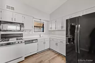 5815 Wilshire Ct, Hanover Park, IL 60133 - Photo 4