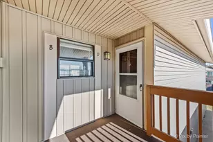 5815 Wilshire Ct, Hanover Park, IL 60133 - Photo 2