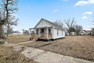 838 N Rosewood Ave, Kankakee, IL 60901 - Photo 2