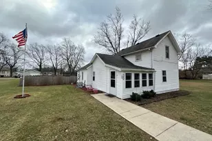 106 Seneca St, Essex, IL 60935 - Photo 1