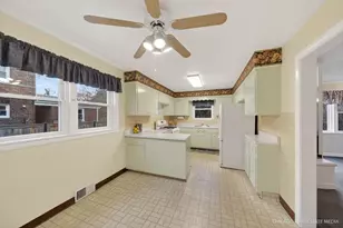 2921 W Gregory St, Chicago, IL 60625 - Photo 12