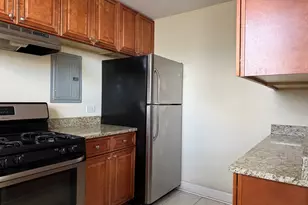 2333 W Farwell Ave, Chicago, IL 60645 - Photo 2