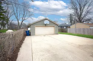 329 S Monterey Ave, Villa Park, IL 60181 - Photo 4