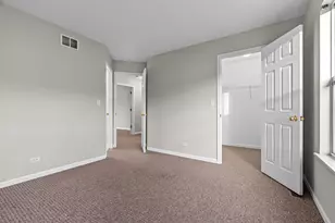 1037 Huntington Dr, Elk Grove Village, IL 60007 - Photo 20