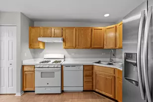 1037 Huntington Dr, Elk Grove Village, IL 60007 - Photo 8