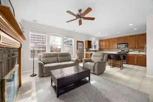 1107 Essex Dr, Oakbrook Terrace, IL 60181 - Photo 6