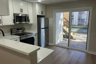 194 N Waters Edge Dr, Glendale Heights, IL 60139 - Photo 4