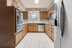 197 Smethwick Rd, Elk Grove Village, IL 60007 - Photo 8