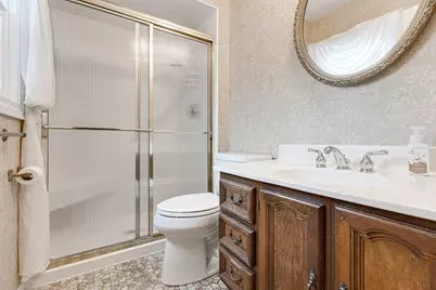 197 Smethwick Road, Elk Grove Village, IL 60007 - Photo 16