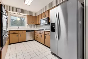 197 Smethwick Rd, Elk Grove Village, IL 60007 - Photo 6