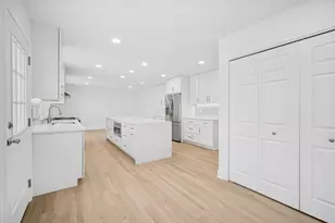 4018 Yorkshire Ct, Northbrook, IL 60062 - Photo 6