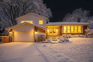 4018 Yorkshire Ct, Northbrook, IL 60062 - Photo 1