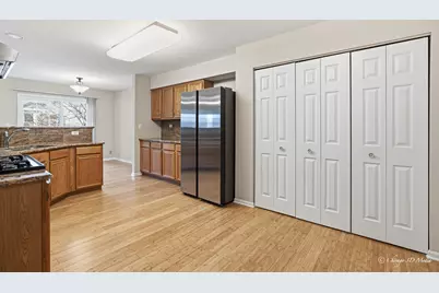 812 Old Checker Road, Buffalo Grove, IL 60089 - Photo 8