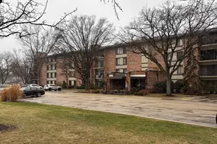 301 Lake Hinsdale Dr, Willowbrook, IL 60527 - Photo 2