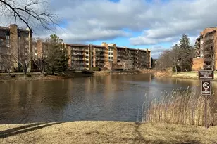 301 Lake Hinsdale Dr, Willowbrook, IL 60527 - Photo 32