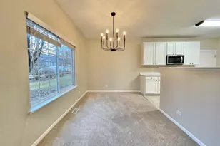 343 Abington Woods Dr, Aurora, IL 60502 - Photo 4