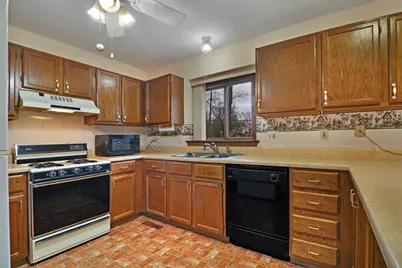 1608 N Leonard Avenue, McHenry, IL 60050 - Photo 14