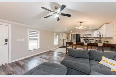 38569 N Sheridan Road #512, Beach Park, IL 60087 - Photo 4