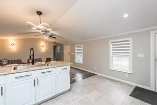 38569 N Sheridan Rd, Beach Park, IL 60087 - Photo 12