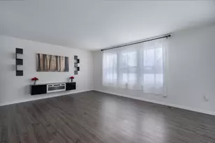 2026 Gleneagles Ln, Yorkville, IL 60560 - Photo 6