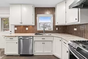 18W089 Claremont Dr, Darien, IL 60561 - Photo 10