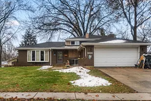 18W089 Claremont Dr, Darien, IL 60561 - Photo 2