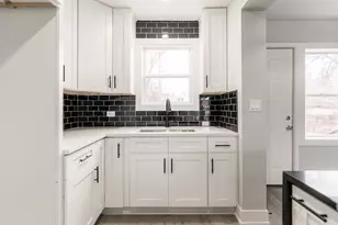 1121 E 82nd Pl, Chicago, IL 60619 - Photo 8