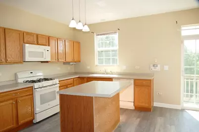 237 S Oak Creek Lane #237, Romeoville, IL 60446 - Photo 4