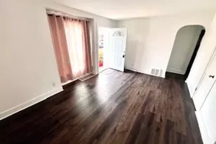 1381 Elizabeth St, Crete, IL 60417 - Photo 4