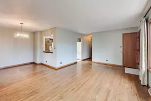 601 E Hackberry Ln, Mount Prospect, IL 60056 - Photo 6