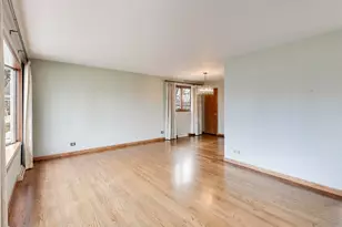 601 E Hackberry Ln, Mount Prospect, IL 60056 - Photo 4