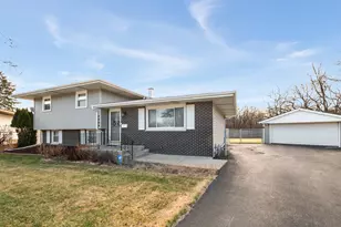 2809 Forest Ln, Lansing, IL 60438 - Photo 2