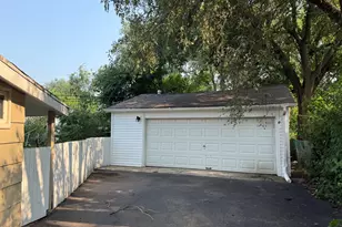 533 Redwood Rd, Bolingbrook, IL 60440 - Photo 20