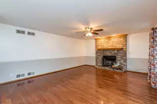 38429 N Creek Ct, Beach Park, IL 60087 - Photo 8