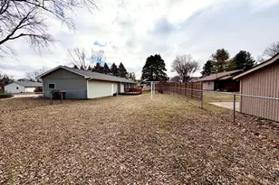 1211 Monroe St, Pecatonica, IL 61063 - Photo 4