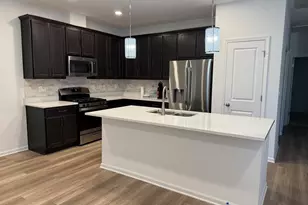 287 Kingsport Dr, South Elgin, IL 60177 - Photo 2