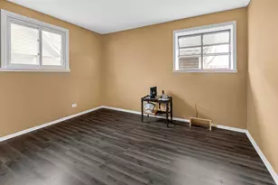 12919 E Playfield Dr, Crestwood, IL 60418 - Photo 8