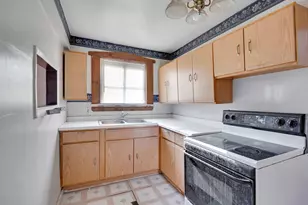 9352 S Woodlawn Ave, Chicago, IL 60619 - Photo 8
