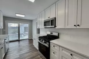 15 Bradley Ln, Hoffman Estates, IL 60169 - Photo 4