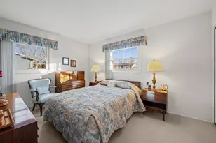 670 Edgemont Ln, Hoffman Estates, IL 60169 - Photo 18