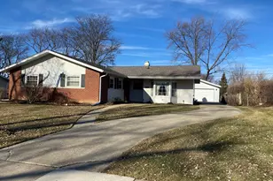 670 Edgemont Ln, Hoffman Estates, IL 60169 - Photo 2