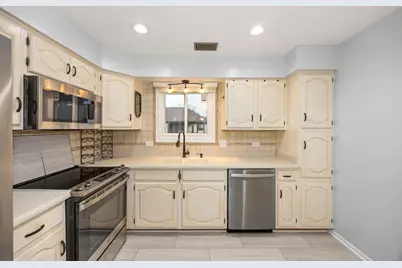 1025 Cottonwood Court #2AR, Wheeling, IL 60090 - Photo 8