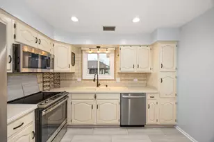 1025 Cottonwood Ct, Wheeling, IL 60090 - Photo 8