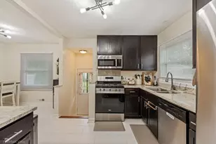 1181 Hiawatha Dr, Elgin, IL 60120 - Photo 8