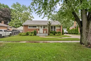 1181 Hiawatha Dr, Elgin, IL 60120 - Photo 2