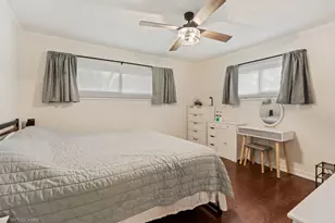 1181 Hiawatha Dr, Elgin, IL 60120 - Photo 12