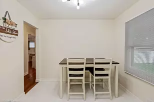 1181 Hiawatha Dr, Elgin, IL 60120 - Photo 10