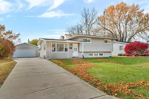 423 Maple Dr, Morris, IL 60450 - Photo 1