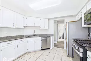 77 Willow Pkwy, Buffalo Grove, IL 60089 - Photo 10