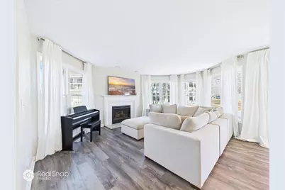 77 Willow Parkway, Buffalo Grove, IL 60089 - Photo 4